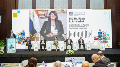  وزيرة التخطيط تبحث مع 