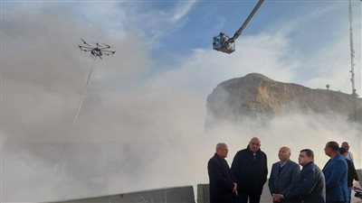 بـ«سلم هيدروليكي وطائرة درون».. الحماية المدنية تسيطر على «حريق الزرايب» بالقاهرة| صور