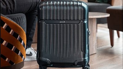 شركة بريطانية تكشف عن حقيبة سفر لا تُقهر