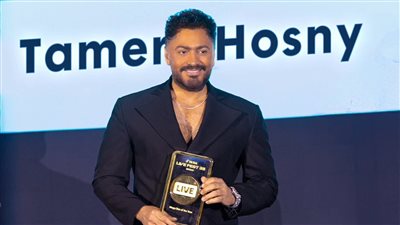 بعد حصوله على لقب نجم العام.. تامر حسني يوجه هذه الرسالة (صور)