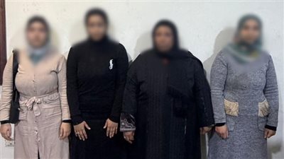 المتهمات بعد ضبطهن في الإسكندرية