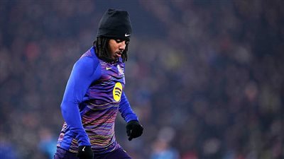 صراع إنجليزي محتمل على توقيع كوندي وسط تمسك برشلونة