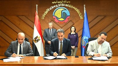 محافظ البحيرة يوقع بروتوكول تعاون لإنشاء أول مدرسة داخل مصنع بفرهاش بحوش عيسى