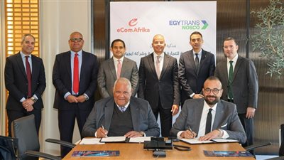 أثناء التوقيع 