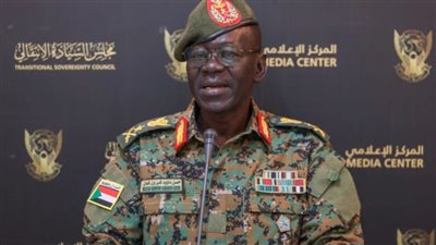 لا تنقل أسلحة.. وزير الدفاع السوداني ينفي الاتهامات بشأن قوافل الإغاثة