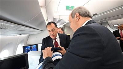 رئيس الوزراء يتفقد أول طائرة من طراز Airbus A350-900 بأسطول مصر للطيران 
