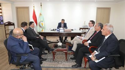 وزير الزراعة يبحث مع 