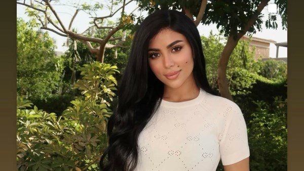 كارولين عزمي 