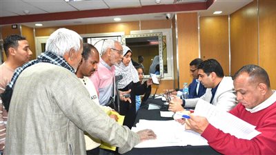 بالصور.. «نائب المحافظ» يعقد لقاء موسع لبحث شكاوى المواطنين بالأقصر