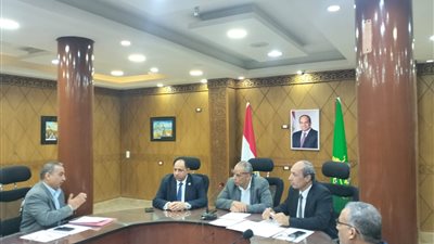 مدير تعليم القليوبية يعقد اجتماعًا موسعًا لمناقشة تطوير المدارس الفنية وحل مشكلاتها