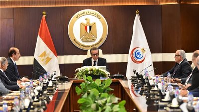 وزير الصحة مع مجلس إدارة التأمين الصحي 