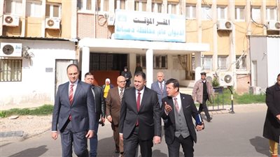 محافظ دمياط يتفقد إدارات ديوان عام المحافظة