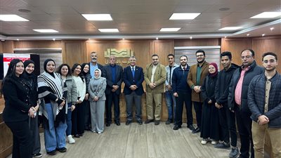 الحاضرون في الندوة 