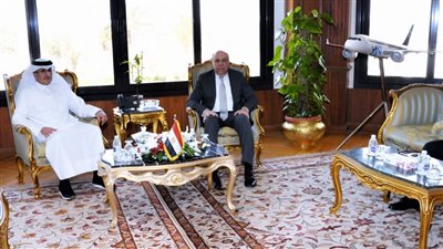 وزير الطيران يستقبل رئيس الهيئة العامة للطيران المدني القطري لبحث أوجه التعاون 