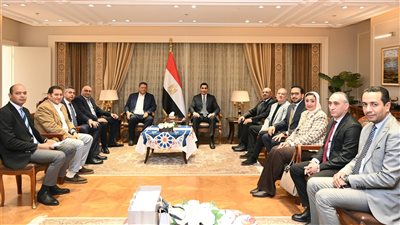 وزير الرياضة يستقبل الاتحاد المصري لكرة اليد ويتلقى التهنئة من مجلس الإدارة