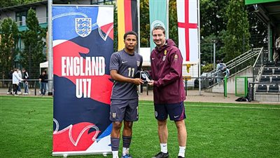 برشلونة يحسم صفقة موهبة نوريتش أجاى تافاريس