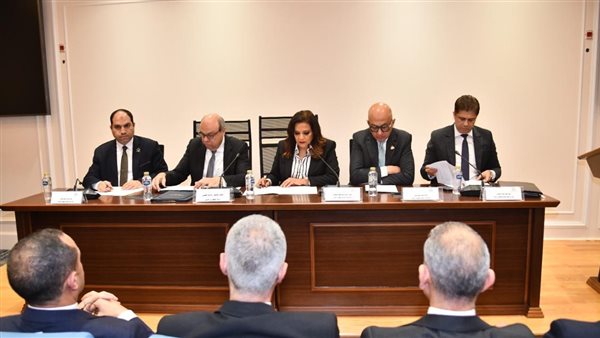 وزير الطيران المدني يستعرض خطة تطوير القطاع أمام لجنةالسياحة