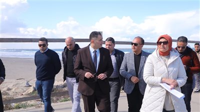 محافظ دمياط يجرى جولة تفقدية بمدينة رأس البر