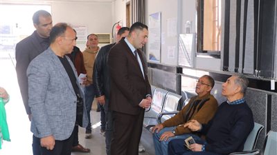 محافظ دمياط يتفقد المركز التكنولوجي لخدمة المواطنين وجراج ومشتل الوحدة المحلية 