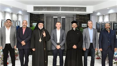 محافظ أسوان يستقبل مطران إيبارشية طيبة للأقباط الكاثوليك لتهنئته بتوليه المسئولية