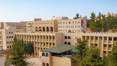 اقتحام إسرائيلي لحرم جامعة فلسطينية بالآليات الثقيلة