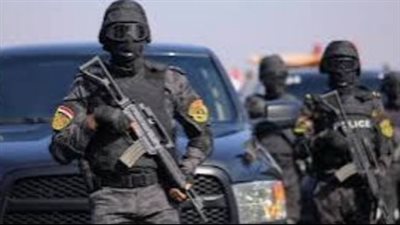 مقتل عنصر إجرامي وضبط كمية من المخدرات والأسلحة خلال مداهمة أمنية بقنا 