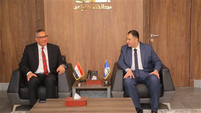 محافظ دمياط يستقبل رئيس جامعة حورس ووفد الجامعة لتبادل الخبرات وتعزيز التعاون