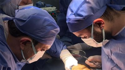 إنقاذ شاب  بعد تعرضه لطعنة نافذ بالقلب بمستشفى دمياط العام