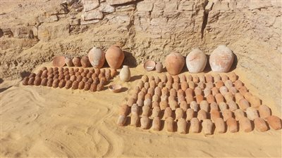 الكشف مجموعة من المقابر الصخرية بقبة الهواء بأسوان
