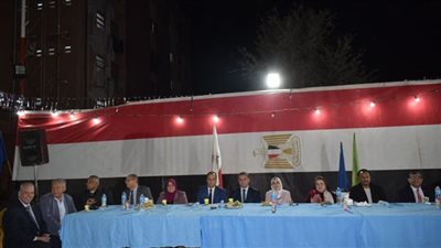 نواب رئيس جامعة بنها يشاركون طلاب المدن الجامعية إفطارهم 