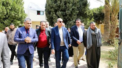 محافظ المنيا يتفقد الوحدة الصحية بقرية تلة استعدادًا لتطبيق التأمين الصحي الشامل