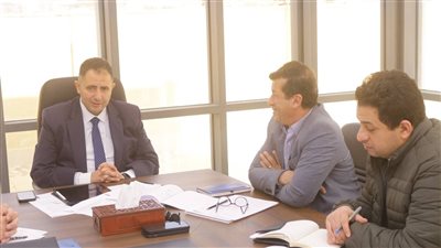 محافظ دمياط يستعرض طلبات النواب ويوجه بإجراءات عاجلة