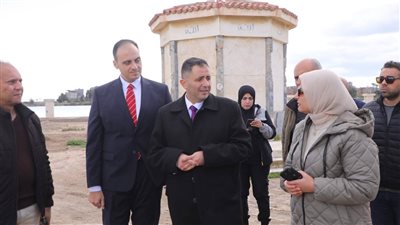 محافظ دمياط يتفقد مشروع تطوير كورنيش النيل بالسنانية ويبحث ميدانيًا الموقف الخاص 