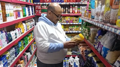 حملات التموين بدمياط تضبط مخالفات متنوعة بالأسواق 