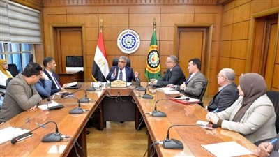 محافظ الدقهلية يعقد اجتماعًا فوريًا مع القيادات التنفيذية لتشديد الرقابة على الأسواق 