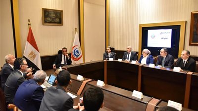 وزير الصحة يبحث إدخال الذكاء الاصطناعي في جراحات العظام