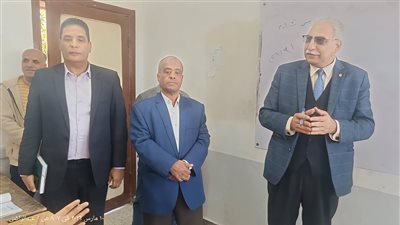 مدير تعليم البحر الأحمر يتفقد مدرسة محمد فريد ويشيد بانضباط طابور الصباح...صور