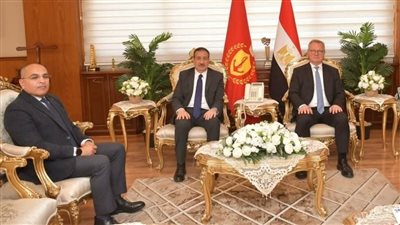 محافظ بورسعيد يلتقي رئيس شركة قناة السويس للحاويات لمناقشة تعزيز الاستثمار وتطوير الميناء