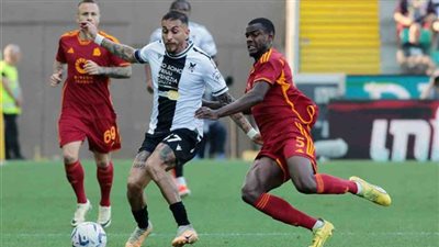 برشلونة يخطط للتعاقد مع مدافع روما الصيف المقبل