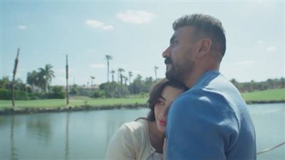 ناقدة فنية تثير الجدل حول علاقة أحمد العوضي ويارا السكري: بباركلهم من بدري