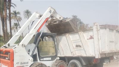 بالصور.. تكثيف أعمال النظافة والخدمات الأساسية بمركز القرنة غرب الأقصر