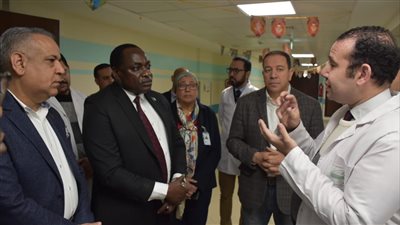 سفراء أفارقة يشيدون بمنظومة العمل الطبي داخل مستشفيات شفاء الأورمان بالأقصر