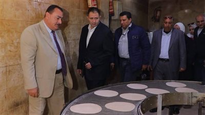 محافظ دمياط يتابع منظومة إنتاج الخبز المدعم بأحد المخابز بميت أبو غالب 