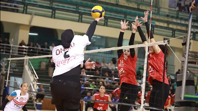 الأهلي يتوج بكأس مصر لآنسات الكرة الطائرة بعد فوزه على الزمالك