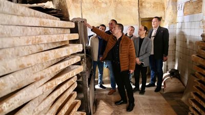 في جولة مفاجئة.. محافظ المنوفية يغلق مخبز ويحيل مدير إدارة تموين الشهداء للتحقيق 