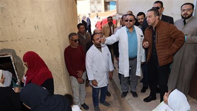 بالصور.. محافظ المنوفية يفاجئ مستشفى الشهداء المركزى ويحيل 39 من العاملين للتحقيق