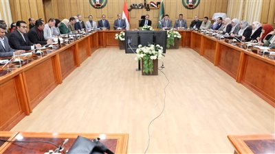  استعدادًا لعيد الفطر..محافظ المنوفية يجتمع برؤساء الوحدات المحلية للمراكز والمدن والأحياء 