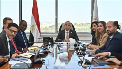 وزير الاستثمار يستعرض محاور تطوير البيئة الاستثمارية 