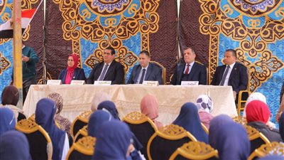 محافظ دمياط يكرم حافظات القرآن والمتميزات بمسابقة عباقرة المدارس