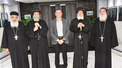 الأقباط الأرثوذكس يهنئون محافظ أسوان بعيد الفطر ويشيدون بجهوده الإنسانية